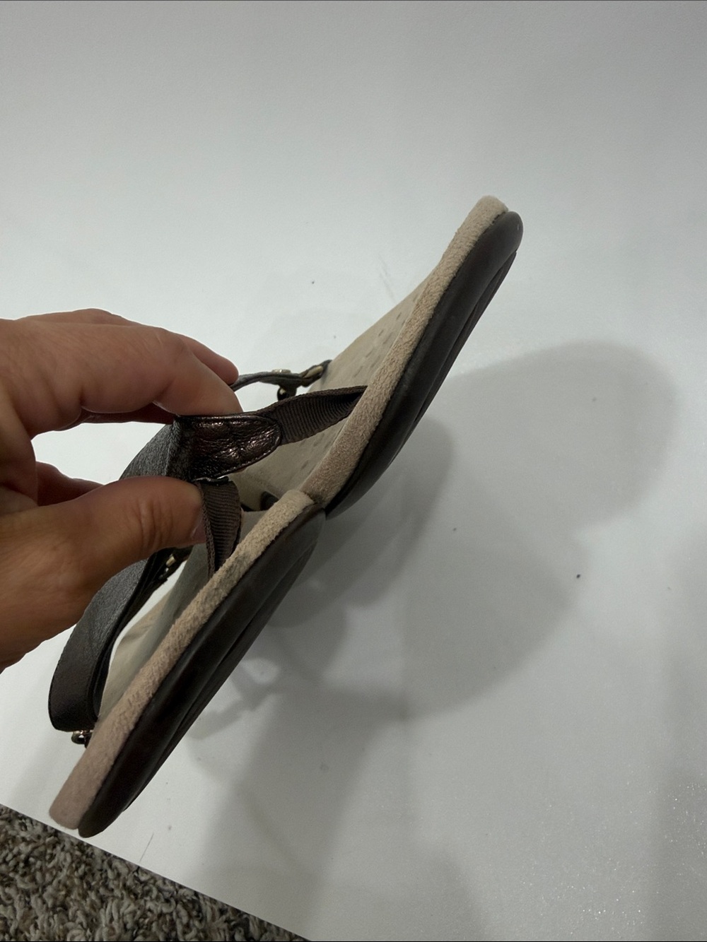 Vionic Kirra Metalic bronze leather thong sandals size 9 - Picture 4 of 10